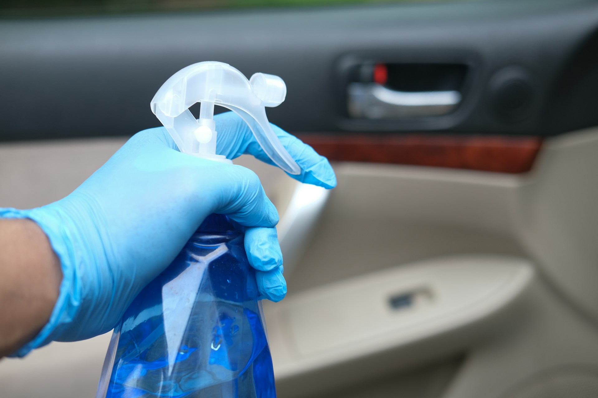 nettoyer-plastique-voiture