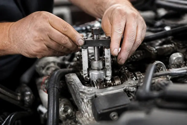 Réparation d'un defaut-moteur-faites-reparer-le-vehicule par un professionnel en atelier.