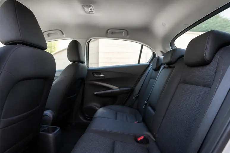 Espace intérieur et habitabilité arrière d'un SUV compact