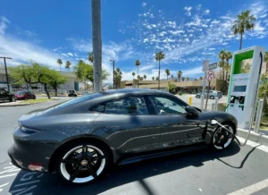 proteger-voiture-electrique-housse