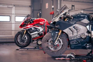 guide complet des équipements pour remorquer 2 motos facilement